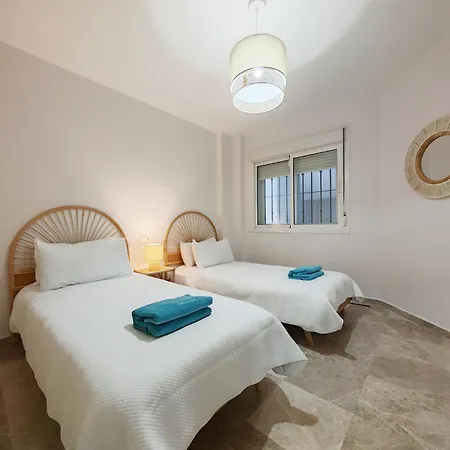 Apartment 2-bed In Calahonda Park, Walk To Sitio de Calahonda